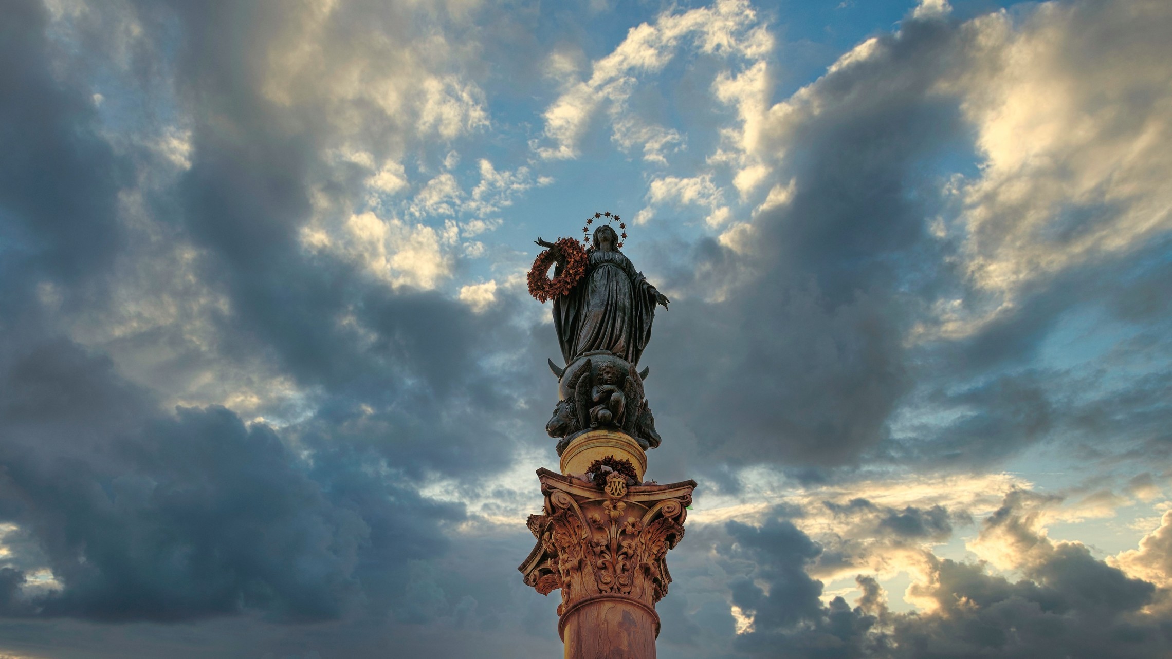 Shutterstock 2358924641